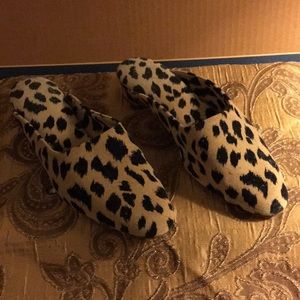 Amy Jo Gladstone leopard mules